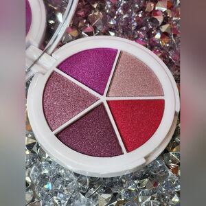 Makeup Revolutio Donut Eyeshadow Palette